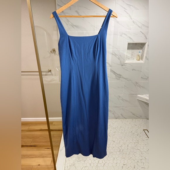 Elegant Blue Sleeveless Dress - Picture 2 of 7